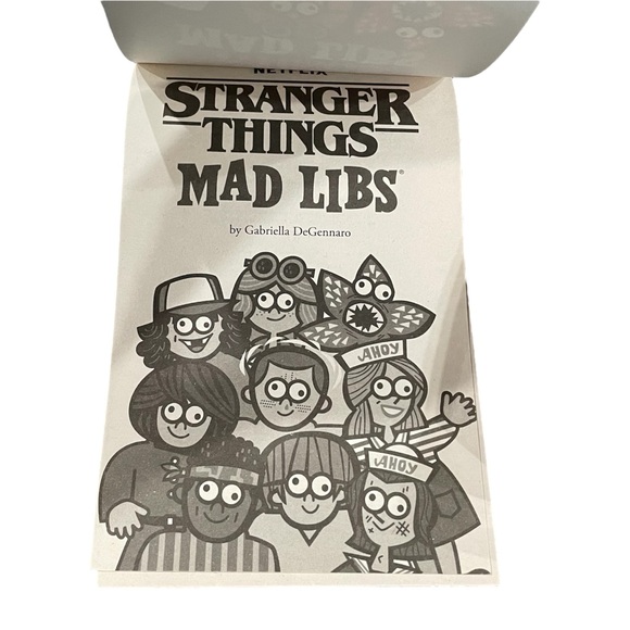 STRANGER THINGS Netflix 432 Piece Puzzle and Mad Libs Book - Picture 7 of 11